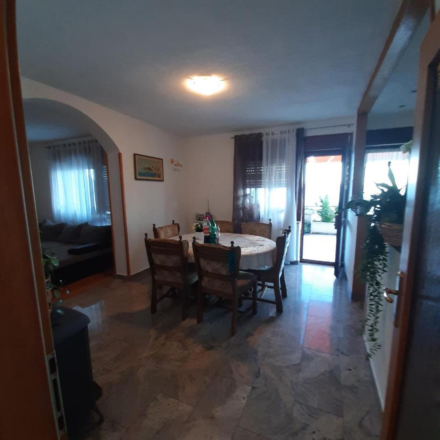 Apartman Nora Omiš Esterno foto