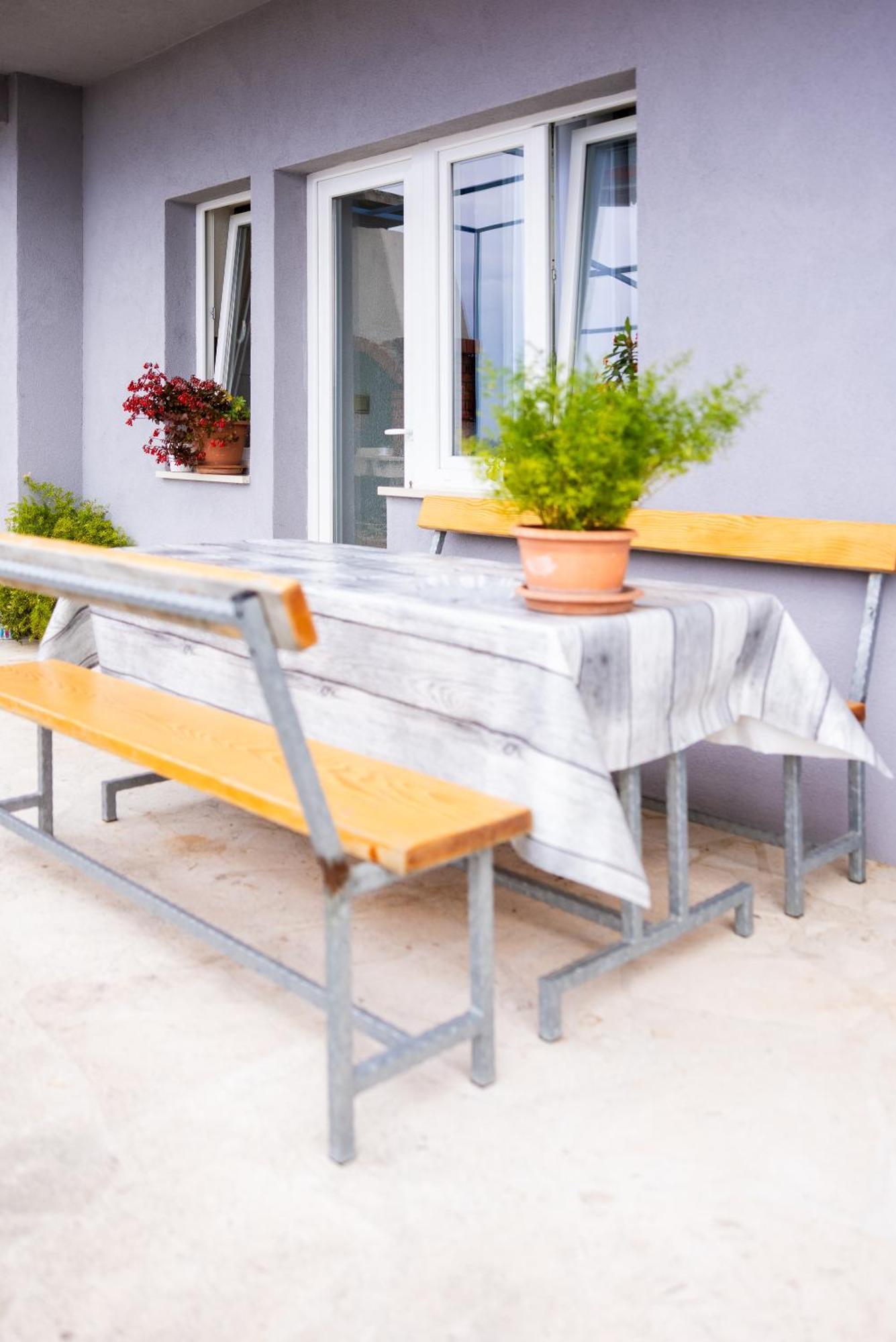 Apartman Nora Omiš Esterno foto