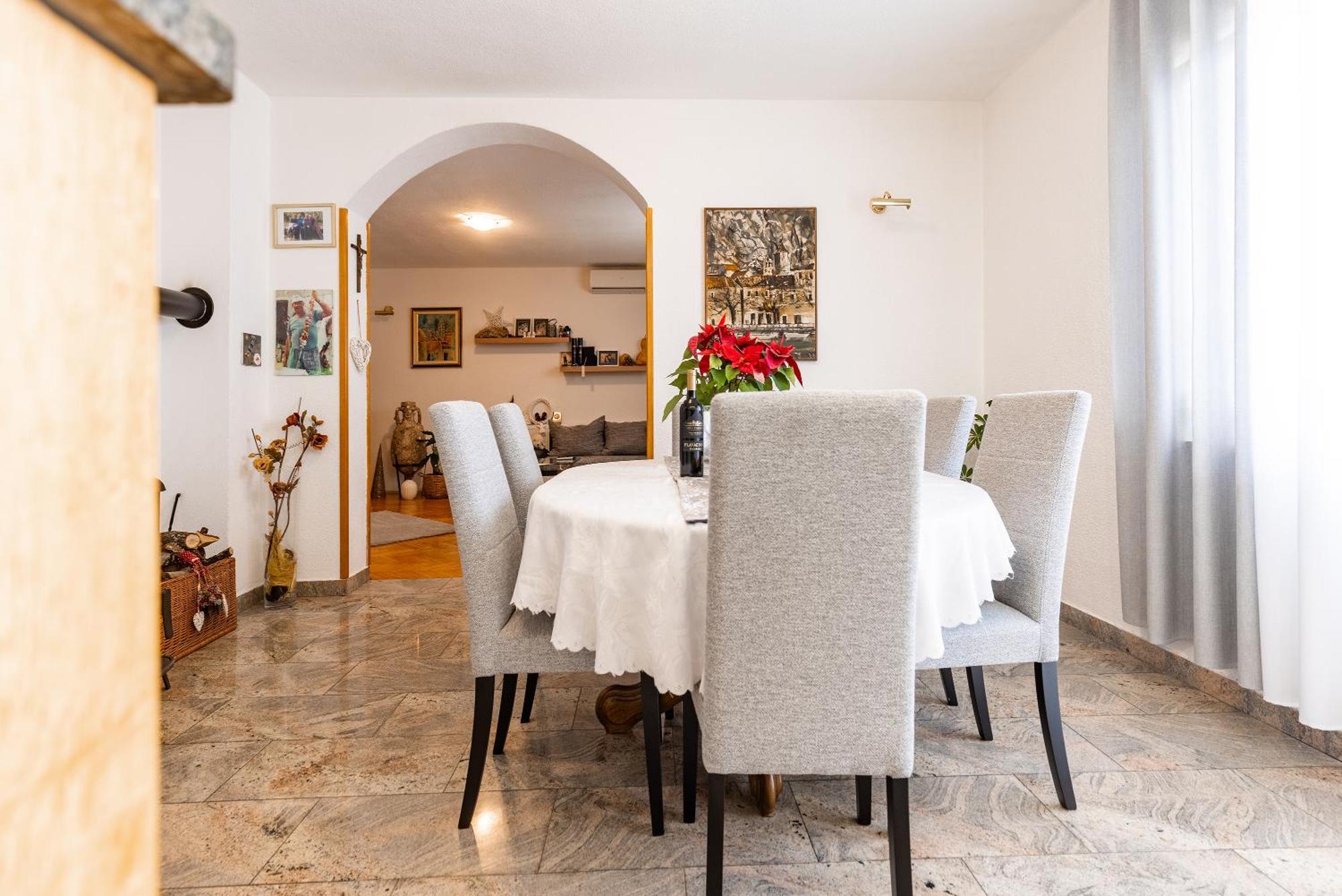 Apartman Nora Omiš Esterno foto