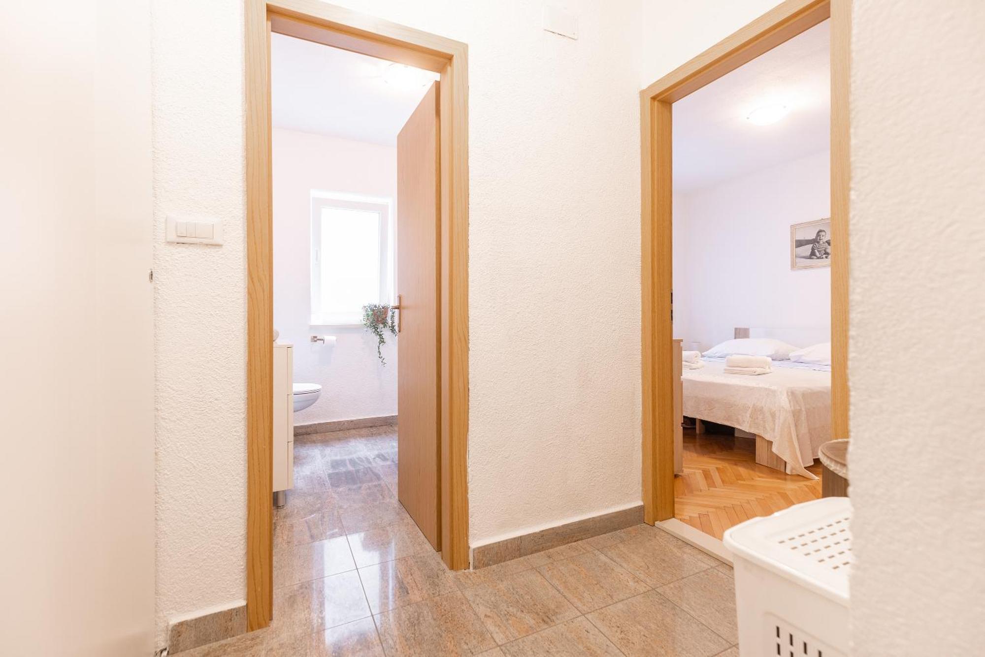 Apartman Nora Omiš Esterno foto
