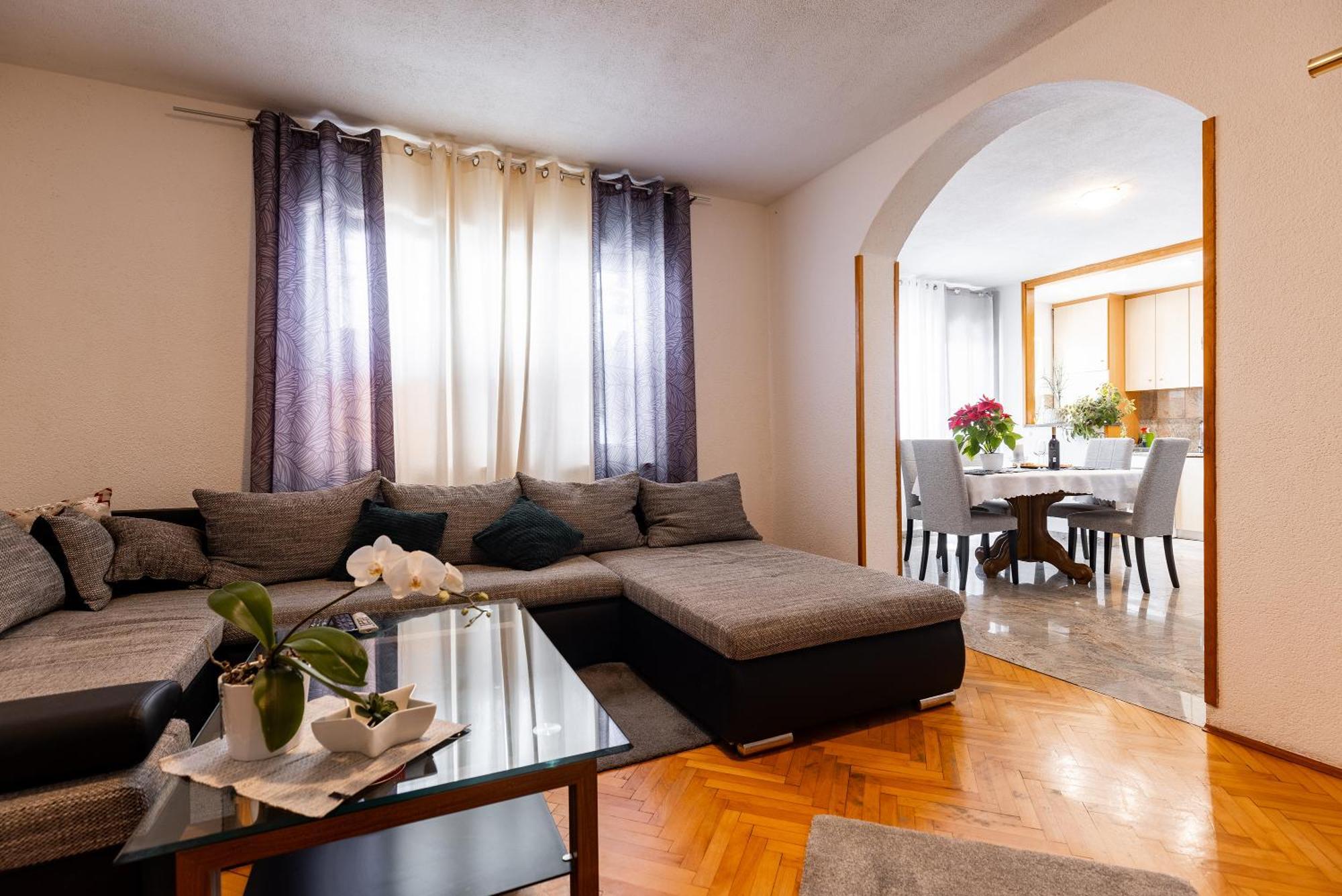 Apartman Nora Omiš Esterno foto