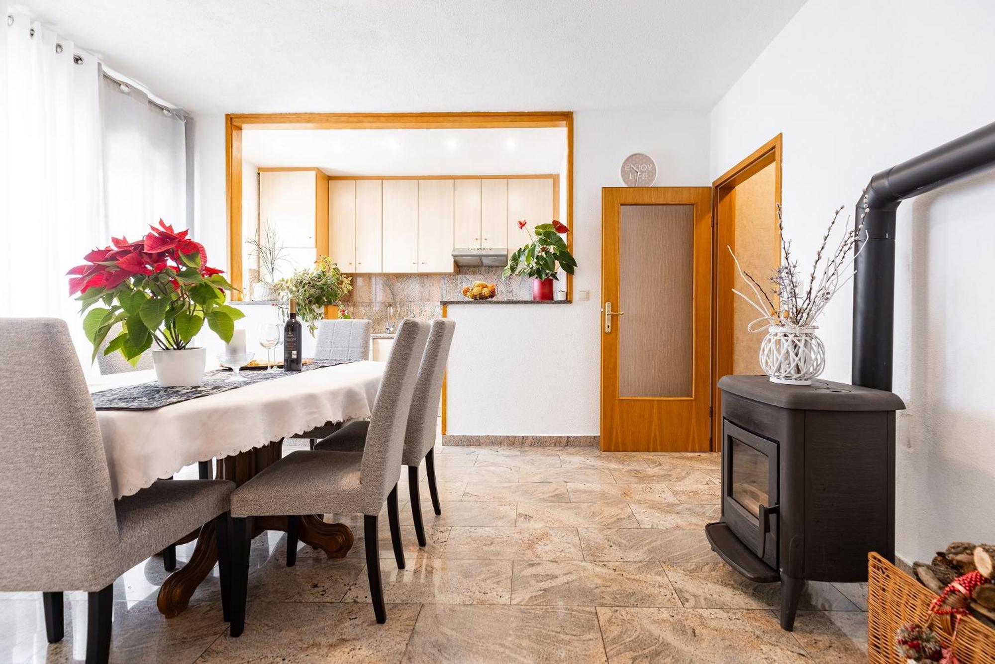 Apartman Nora Omiš Esterno foto