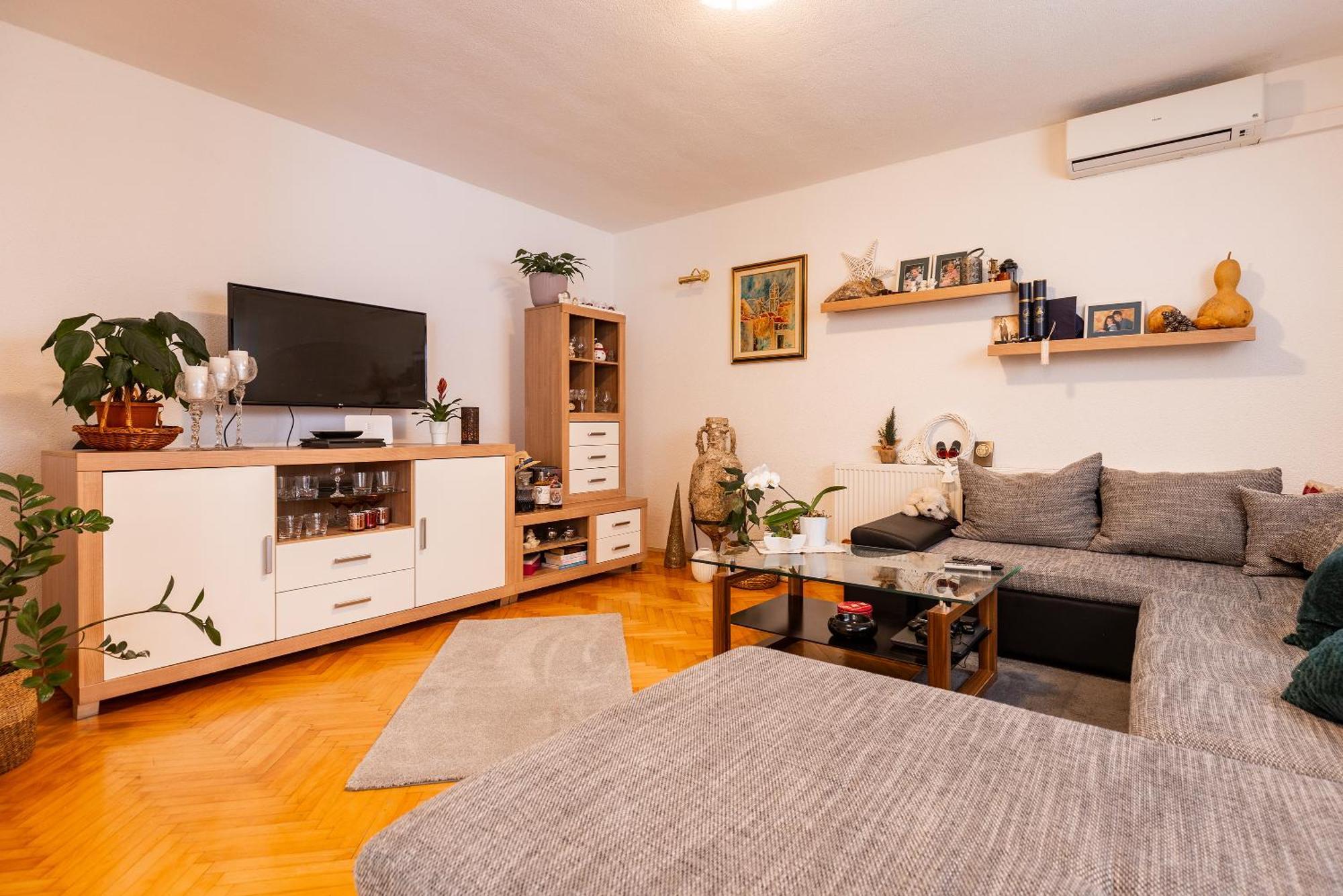 Apartman Nora Omiš Esterno foto